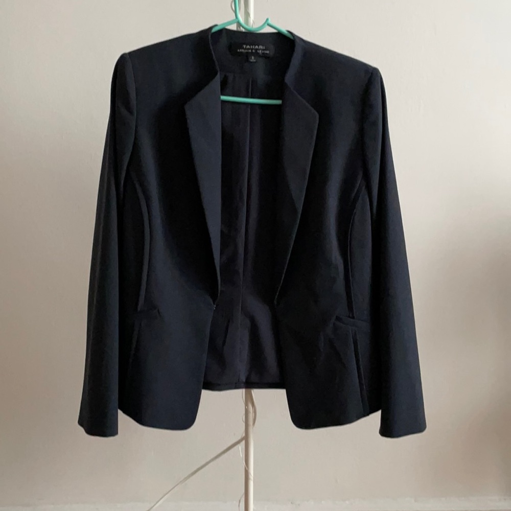 Tahari woman’s blazer